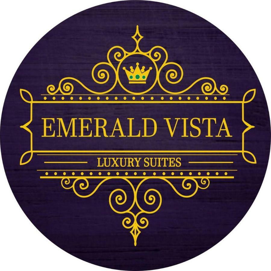 Emerald Vista Luxury Suites ปูเน่ ภายนอก รูปภาพ